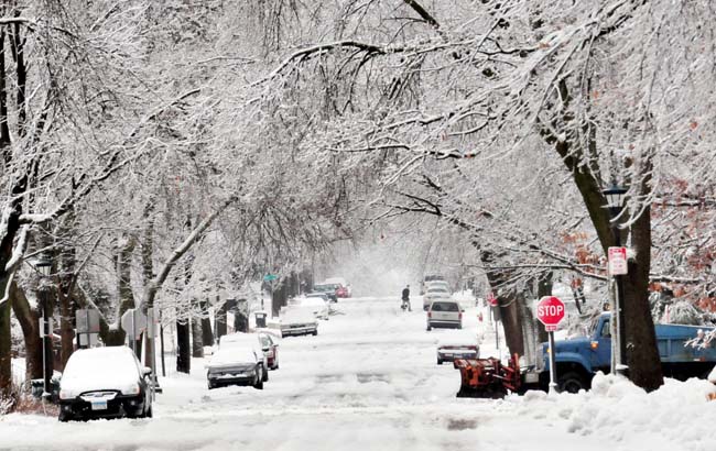 A view of snow covered Cherokee Avenue in St. Paul, Wednesday morning, Febrary 29, 2012. (Pioneer Press: Ben Garvin)